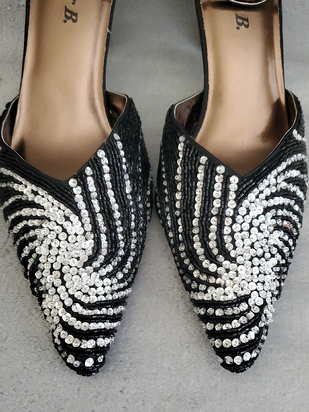 🆕️ JENNIFER B. Black Beaded Rhinestone Pointed Toe Ankle Strap Heels SIZE: 11W - Picture 2 of 12